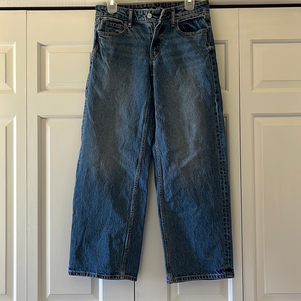 Old Navy mid-rise, wide leg jeans (blue) size 2 petite.